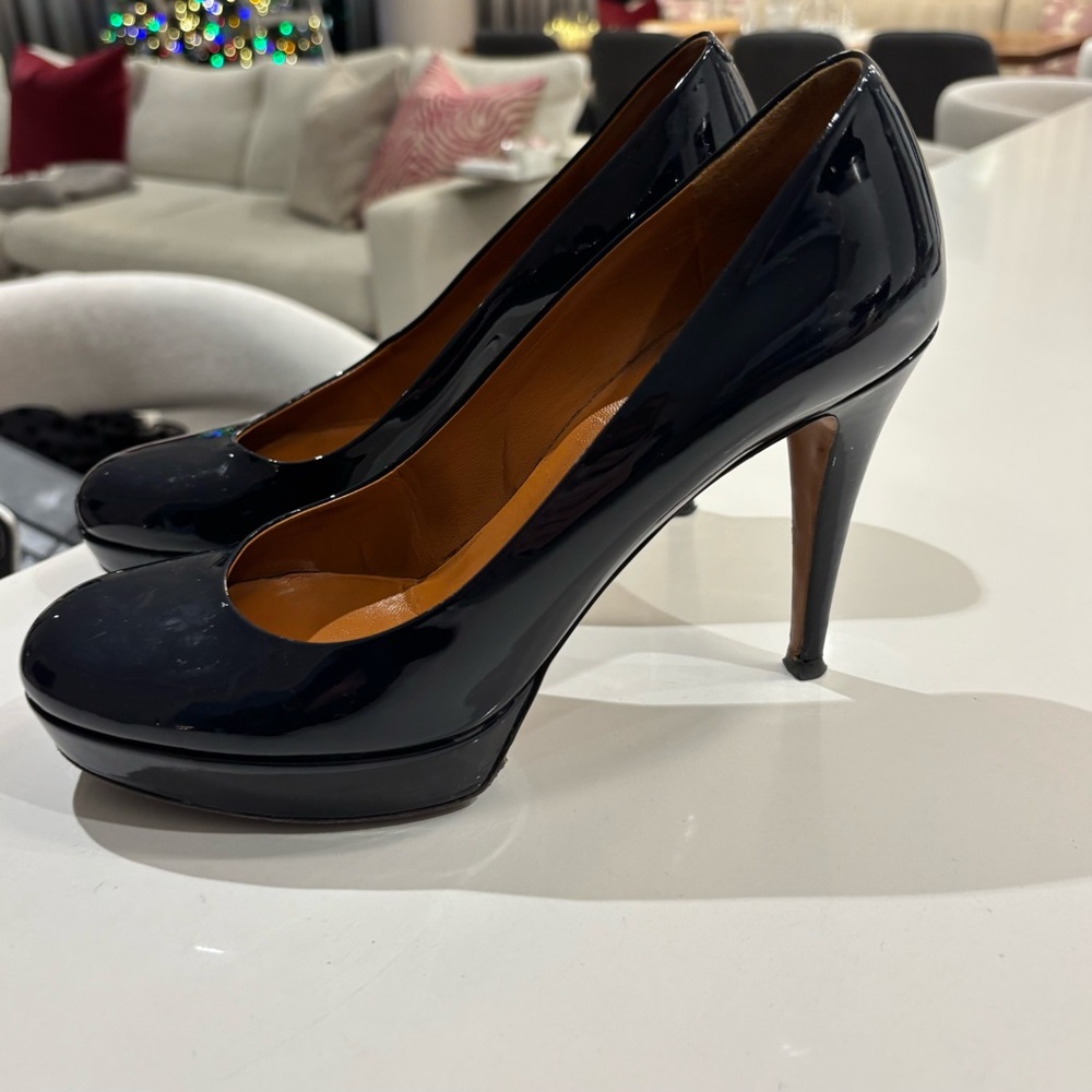 Gucci Vernice Crystal  navy patent leather platform heels
Size 38.5